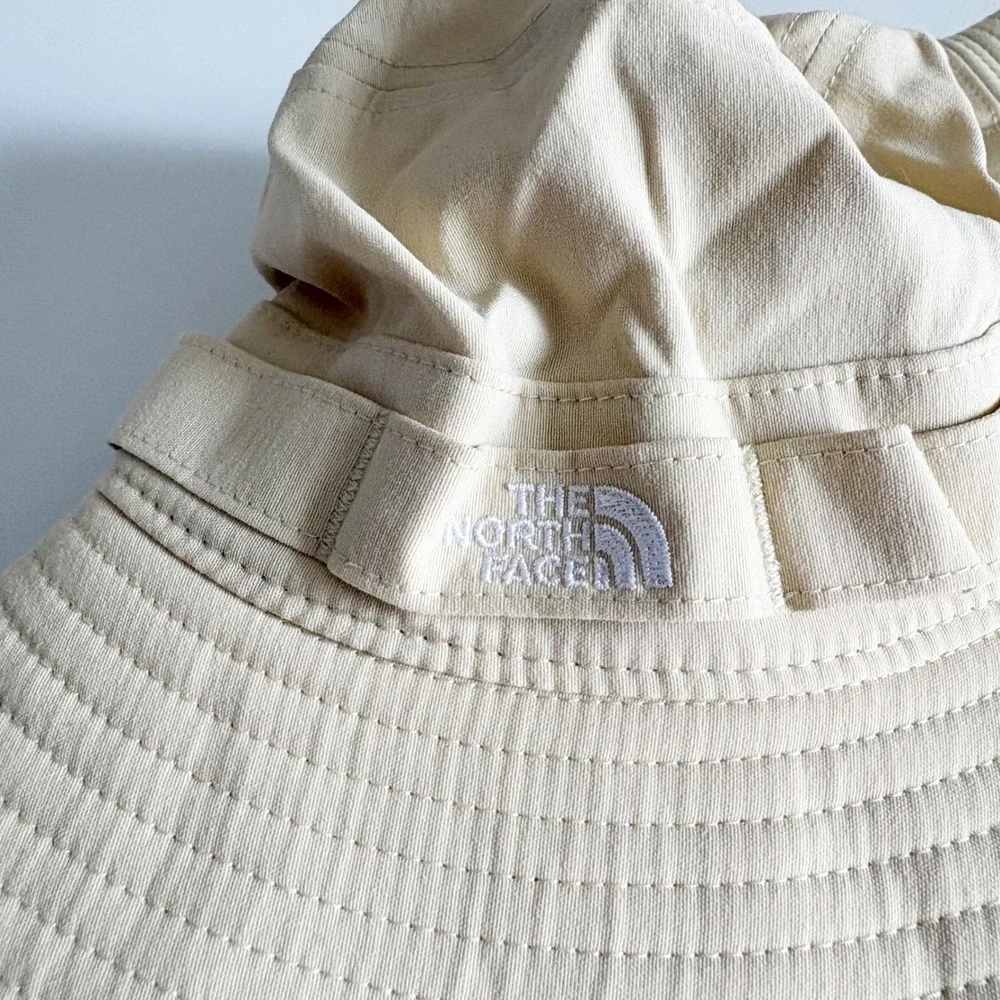 The North Face Unisex Class V Beige Wide Brim Hiking Sun Bucket Hat Gorpcore S-M